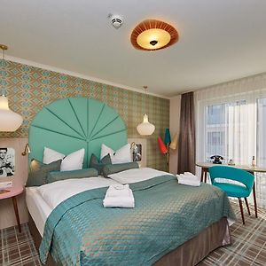 Zimmer mit Kingsize-Bett